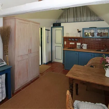 招待所 Our Thatched House *
